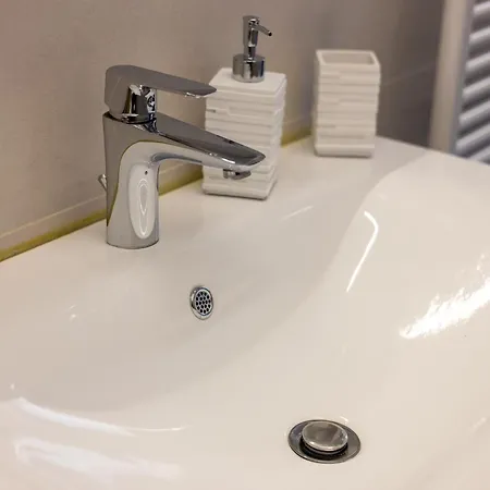 Apartament Comodo E Accogliente A 2 Passi Dalla Metro C Mirti Rzym